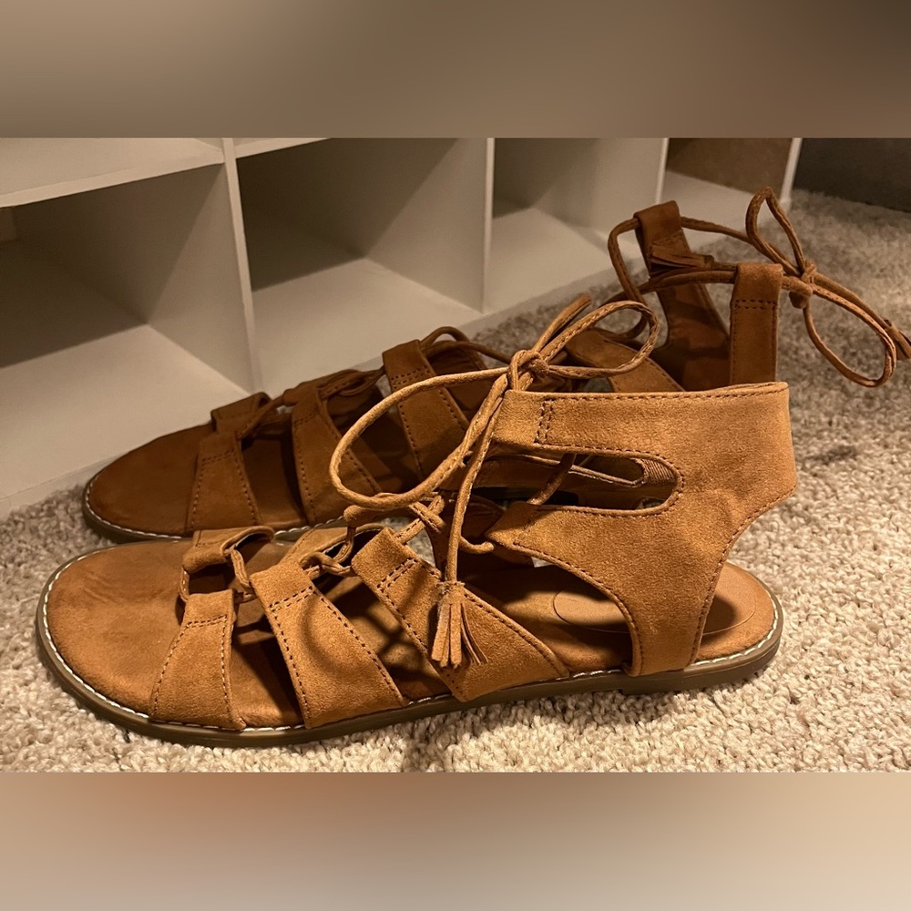 EUC Women’s Gladiator Sandals